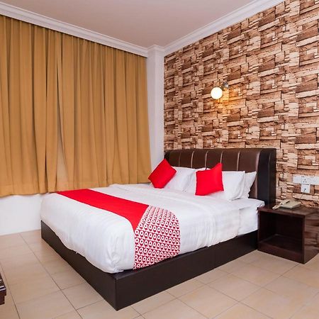 Super Oyo 1114 Neo Pegasus Hotel Сегамат Екстериор снимка