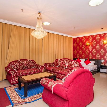 Super Oyo 1114 Neo Pegasus Hotel Сегамат Екстериор снимка