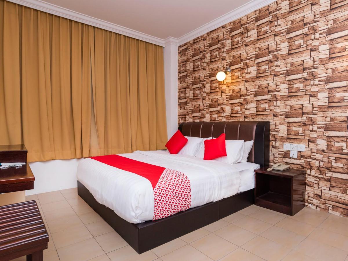 Super Oyo 1114 Neo Pegasus Hotel Сегамат Екстериор снимка