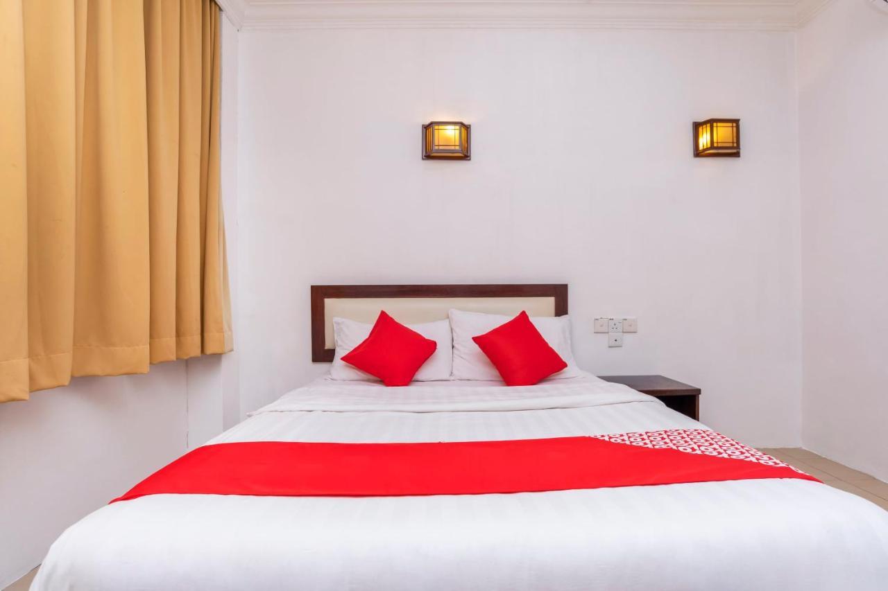 Super Oyo 1114 Neo Pegasus Hotel Сегамат Екстериор снимка