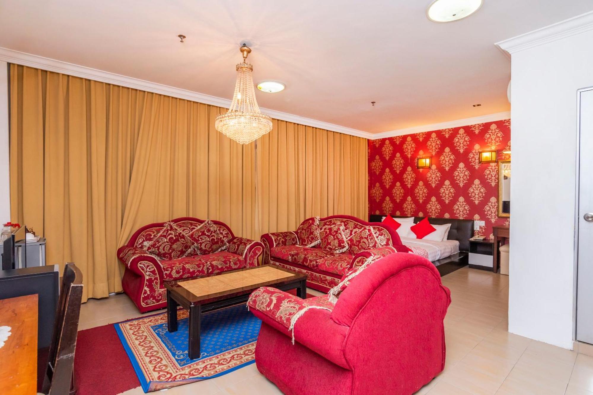 Super Oyo 1114 Neo Pegasus Hotel Сегамат Екстериор снимка