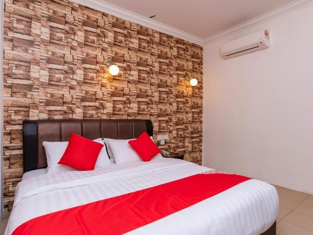 Super Oyo 1114 Neo Pegasus Hotel Сегамат Екстериор снимка