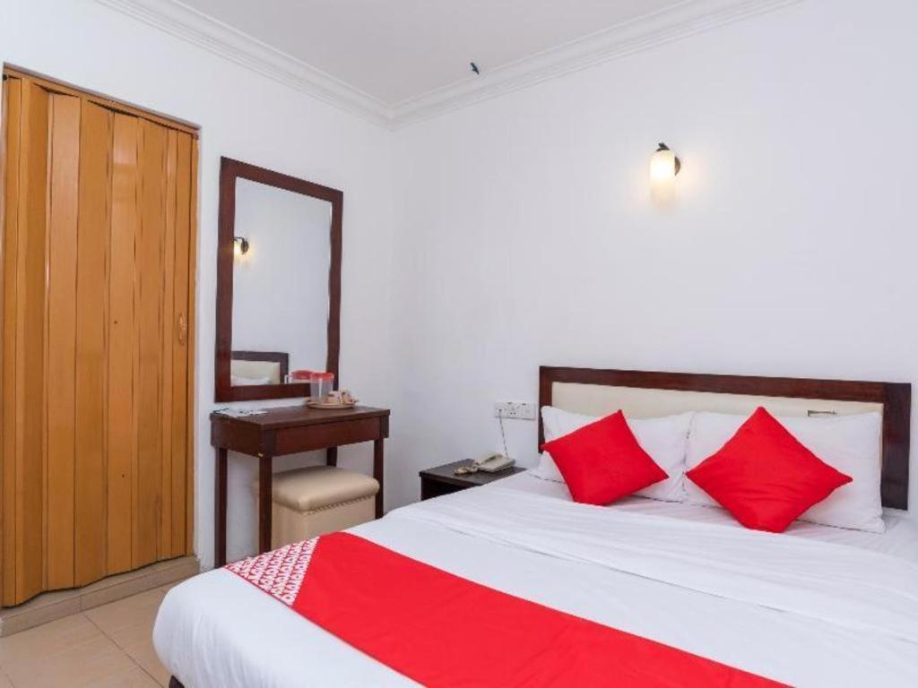 Super Oyo 1114 Neo Pegasus Hotel Сегамат Екстериор снимка