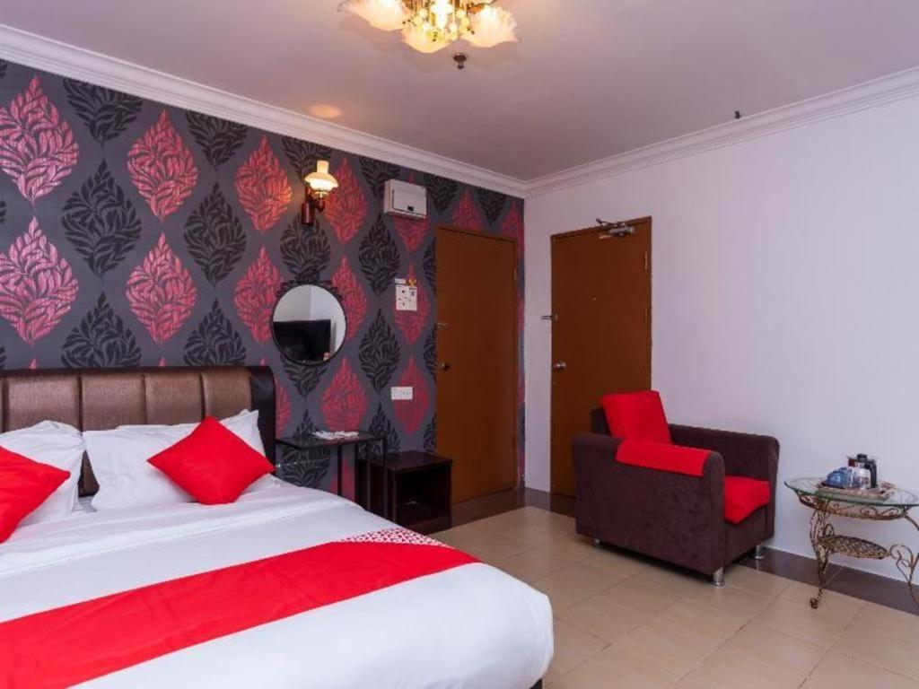 Super Oyo 1114 Neo Pegasus Hotel Сегамат Екстериор снимка