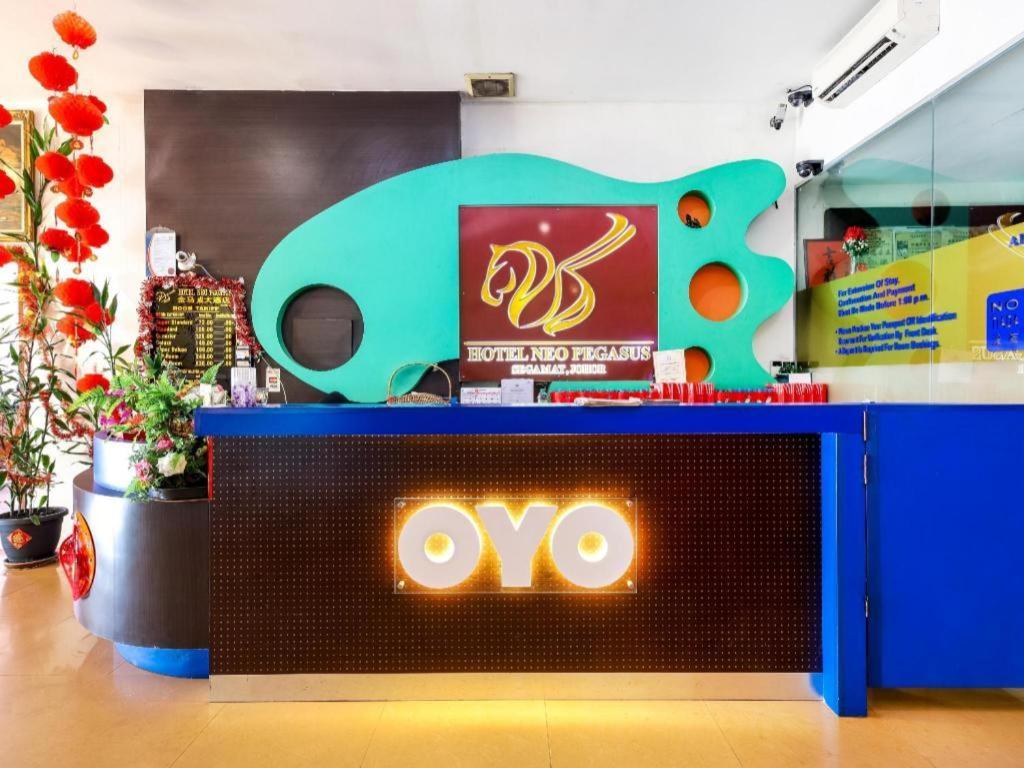 Super Oyo 1114 Neo Pegasus Hotel Сегамат Екстериор снимка
