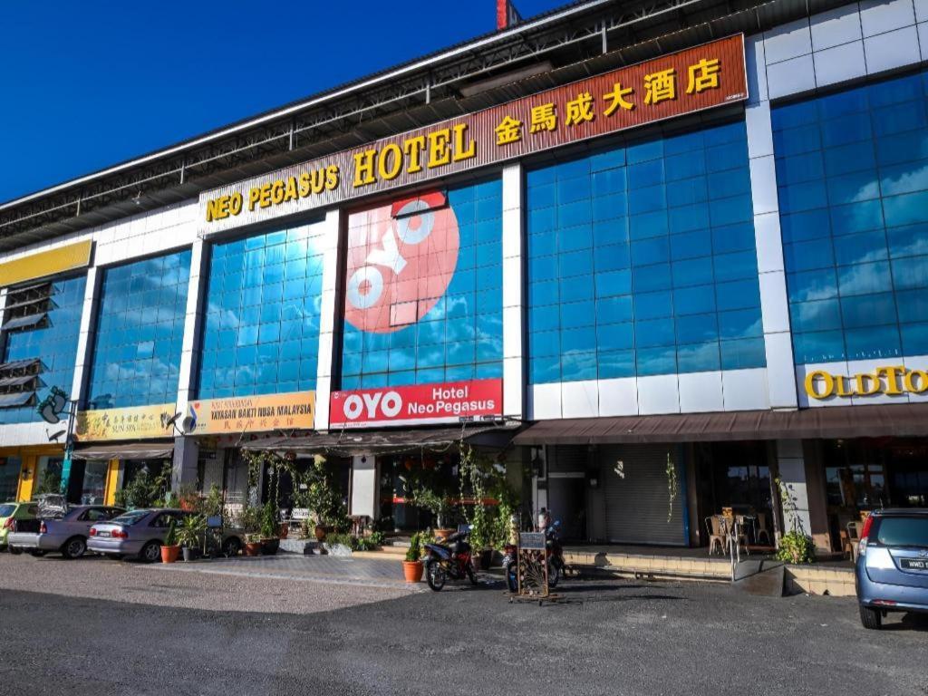 Super Oyo 1114 Neo Pegasus Hotel Сегамат Екстериор снимка