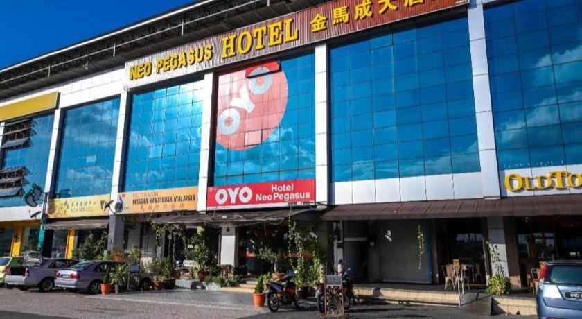 Super Oyo 1114 Neo Pegasus Hotel Сегамат Екстериор снимка