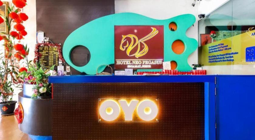 Super Oyo 1114 Neo Pegasus Hotel Сегамат Екстериор снимка