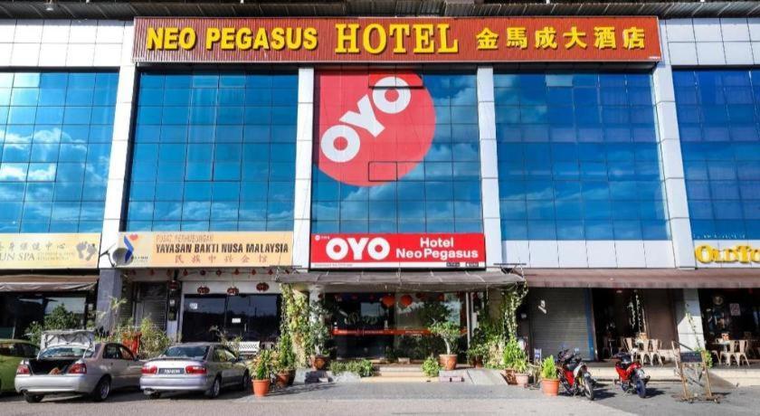 Super Oyo 1114 Neo Pegasus Hotel Сегамат Екстериор снимка