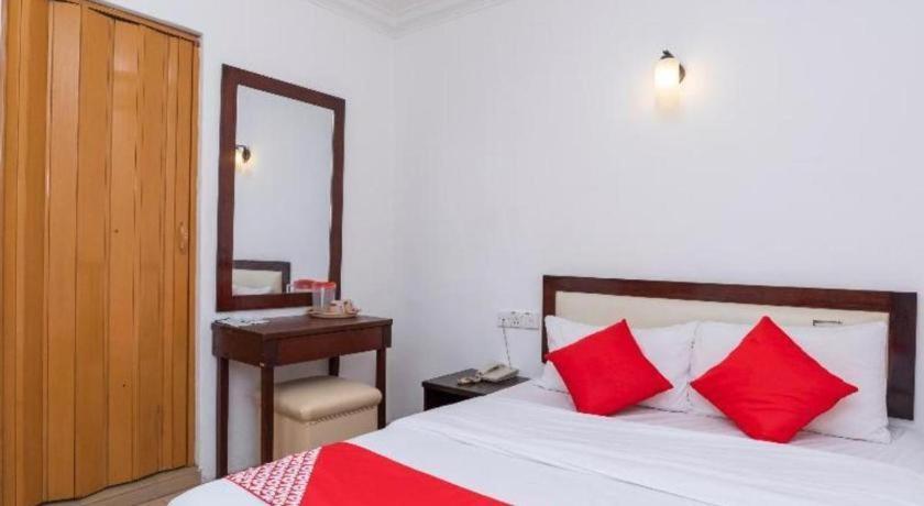 Super Oyo 1114 Neo Pegasus Hotel Сегамат Екстериор снимка