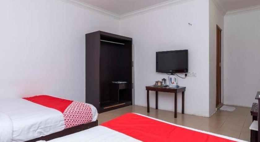 Super Oyo 1114 Neo Pegasus Hotel Сегамат Екстериор снимка