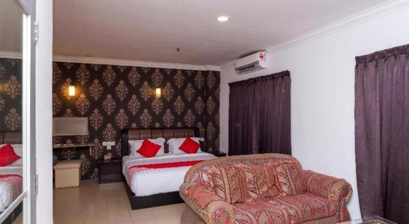 Super Oyo 1114 Neo Pegasus Hotel Сегамат Екстериор снимка