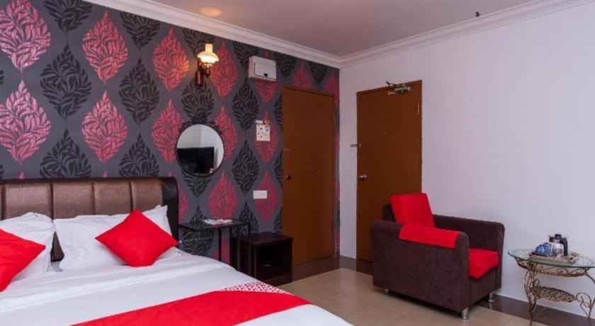 Super Oyo 1114 Neo Pegasus Hotel Сегамат Екстериор снимка