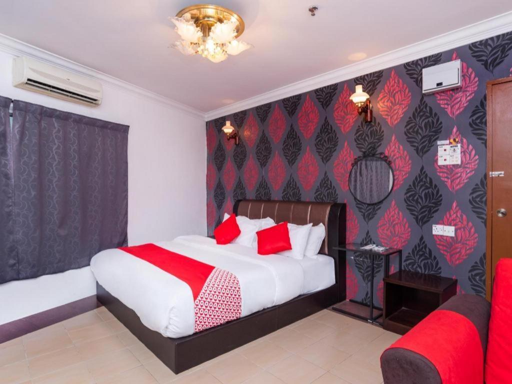Super Oyo 1114 Neo Pegasus Hotel Сегамат Екстериор снимка