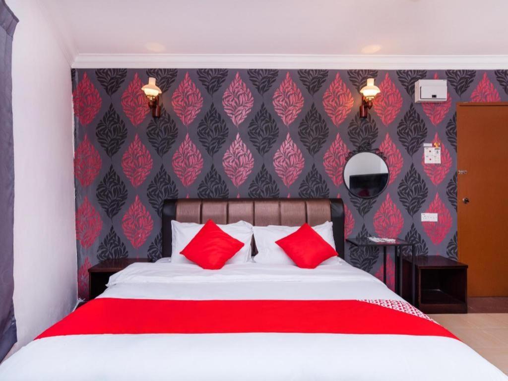 Super Oyo 1114 Neo Pegasus Hotel Сегамат Екстериор снимка