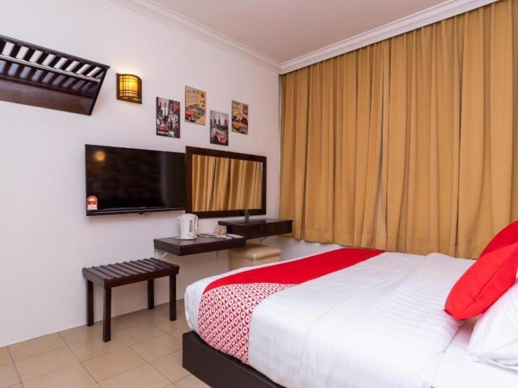 Super Oyo 1114 Neo Pegasus Hotel Сегамат Екстериор снимка