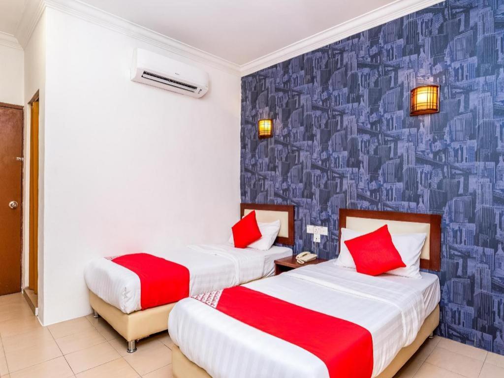 Super Oyo 1114 Neo Pegasus Hotel Сегамат Екстериор снимка