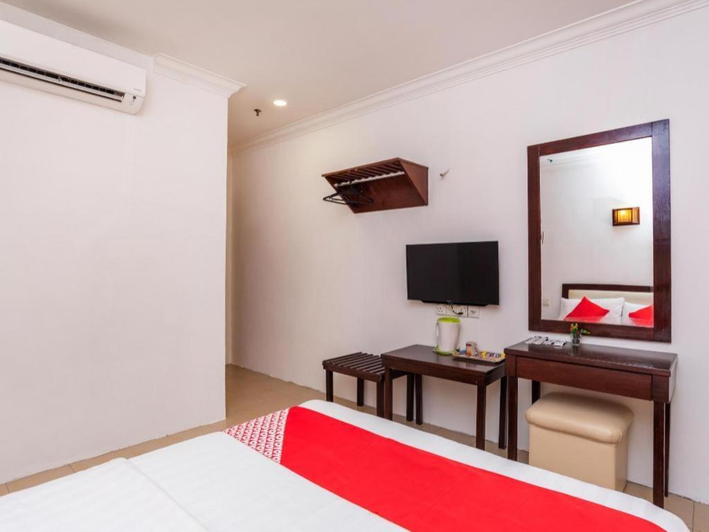 Super Oyo 1114 Neo Pegasus Hotel Сегамат Екстериор снимка