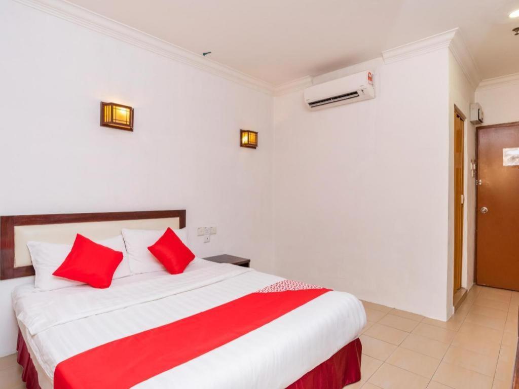 Super Oyo 1114 Neo Pegasus Hotel Сегамат Екстериор снимка