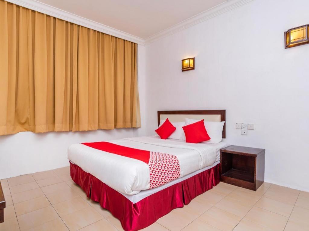 Super Oyo 1114 Neo Pegasus Hotel Сегамат Екстериор снимка