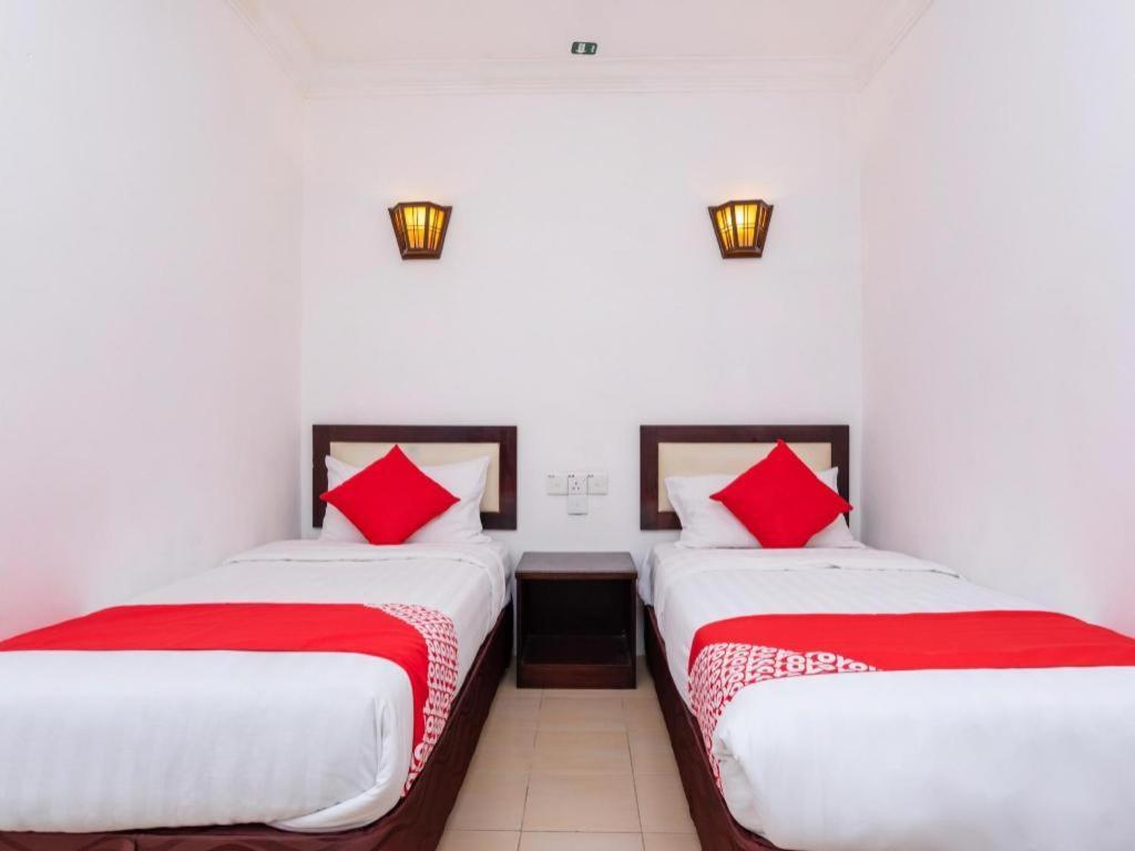 Super Oyo 1114 Neo Pegasus Hotel Сегамат Екстериор снимка