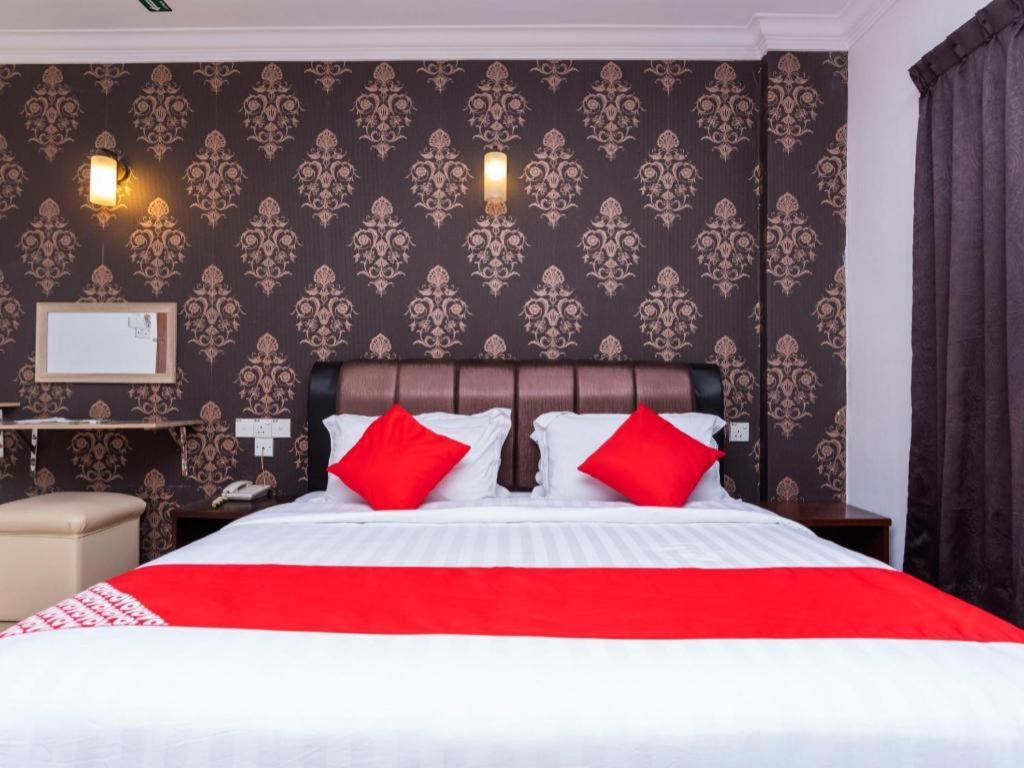 Super Oyo 1114 Neo Pegasus Hotel Сегамат Екстериор снимка