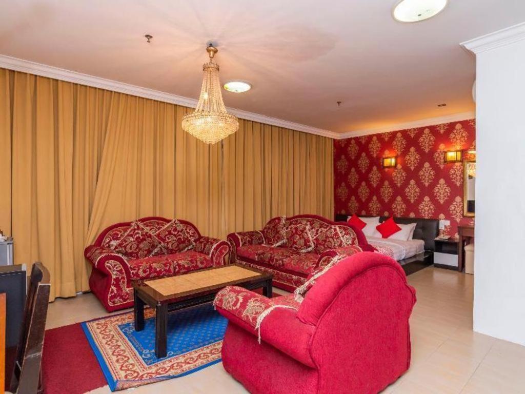Super Oyo 1114 Neo Pegasus Hotel Сегамат Екстериор снимка