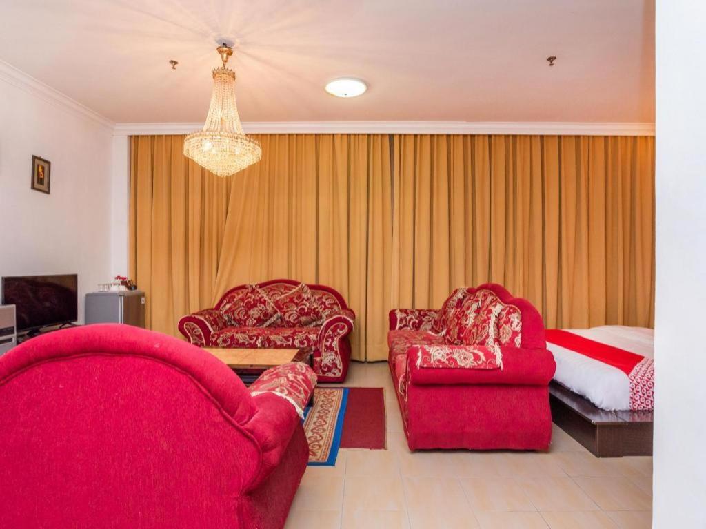 Super Oyo 1114 Neo Pegasus Hotel Сегамат Екстериор снимка