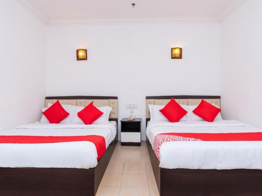 Super Oyo 1114 Neo Pegasus Hotel Сегамат Екстериор снимка