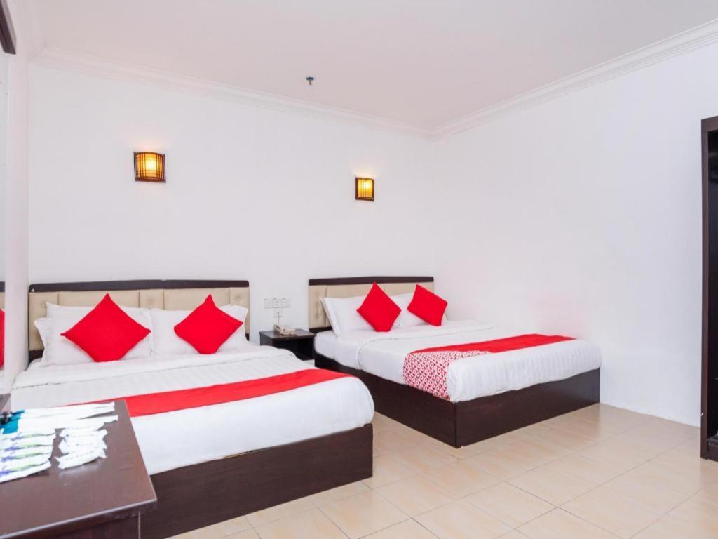 Super Oyo 1114 Neo Pegasus Hotel Сегамат Екстериор снимка
