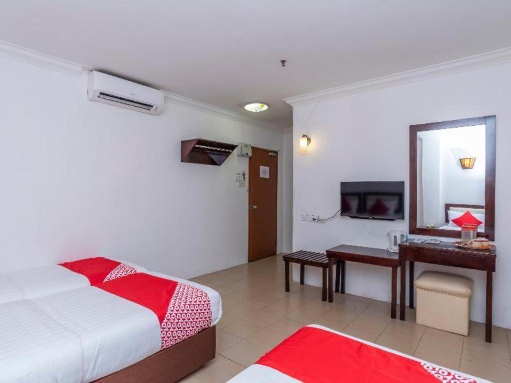 Super Oyo 1114 Neo Pegasus Hotel Сегамат Екстериор снимка