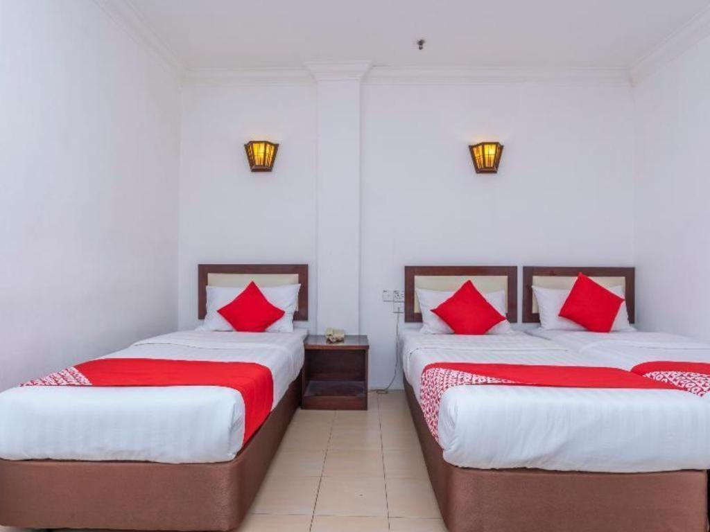 Super Oyo 1114 Neo Pegasus Hotel Сегамат Екстериор снимка